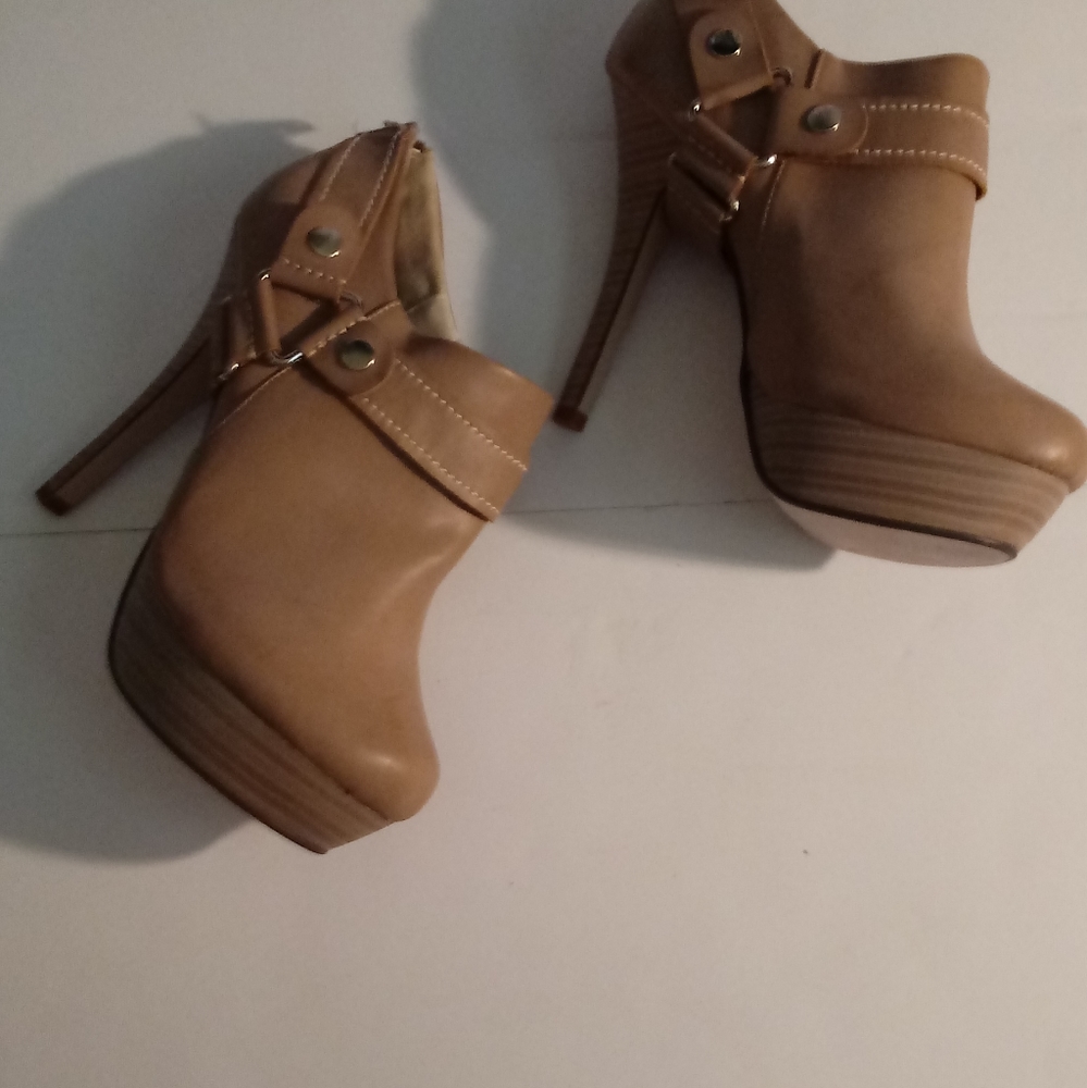 "Twisted" Heels